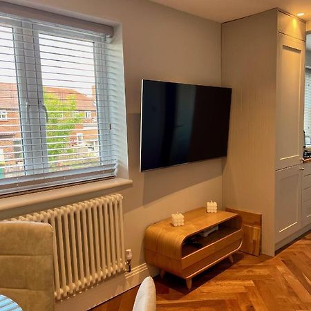A Luxury 2 Bedroom Apartment Барнет Екстериор снимка