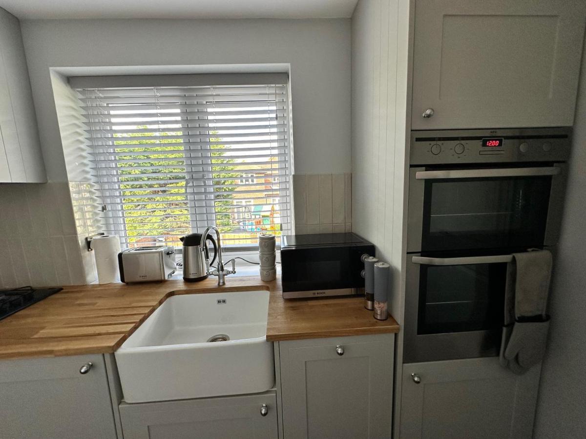 A Luxury 2 Bedroom Apartment Барнет Екстериор снимка