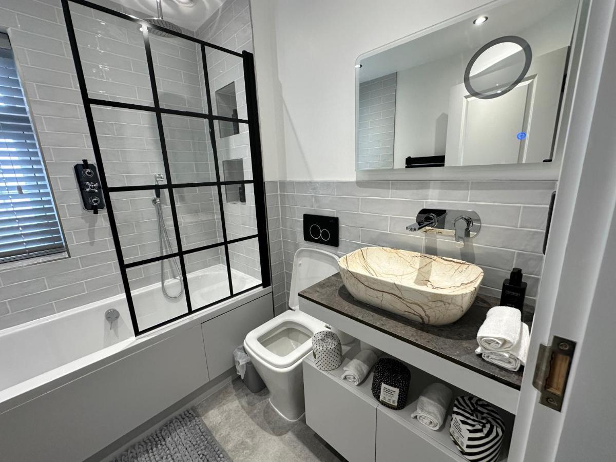 A Luxury 2 Bedroom Apartment Барнет Екстериор снимка