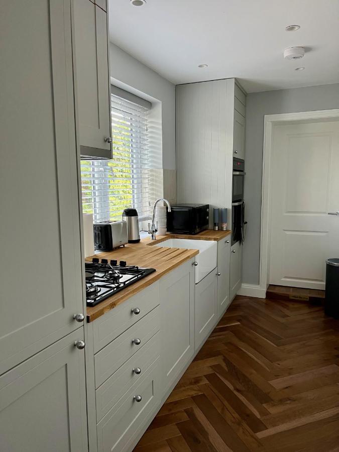 A Luxury 2 Bedroom Apartment Барнет Екстериор снимка