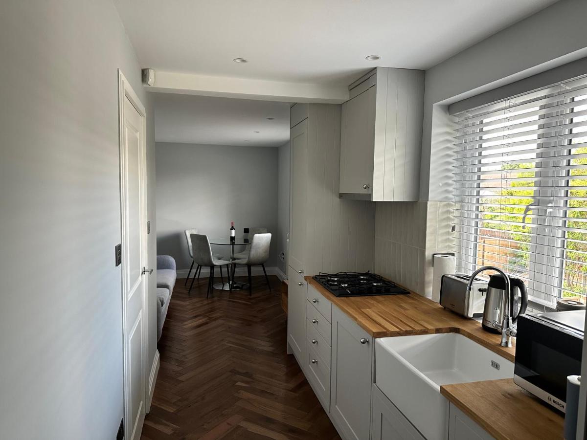 A Luxury 2 Bedroom Apartment Барнет Екстериор снимка